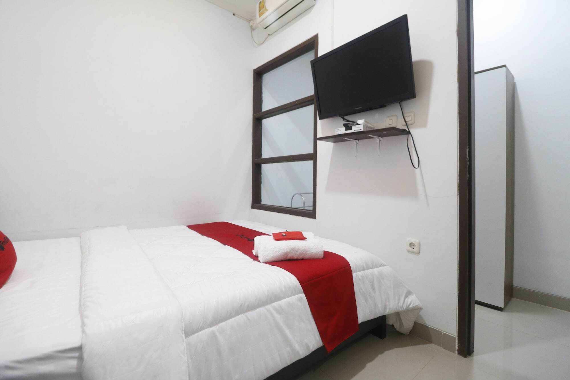 Reddoorz @ Limo Depok Hotel Bagian luar foto
